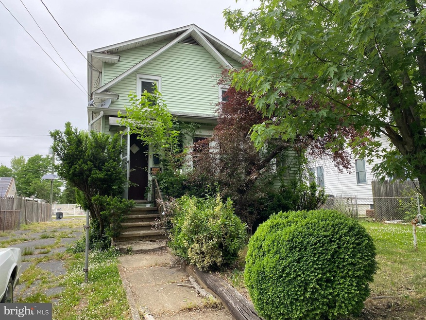 323 Woodbury Lake Dr, Woodbury, NJ 08096 - photo 1