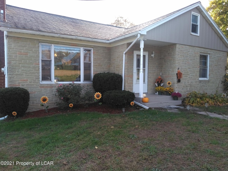 196 W Butler Dr, Drums, PA 18222 - photo 1