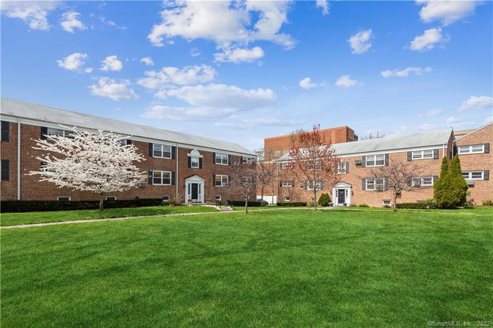 92 Strawberry Hill Ave unit 3, Stamford, CT 06902 - photo 1