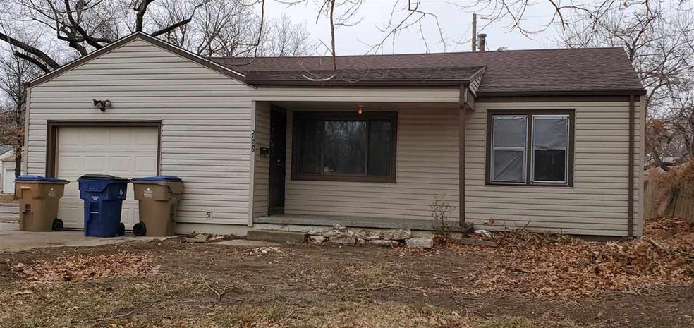 Home has vinyl siding on it.
