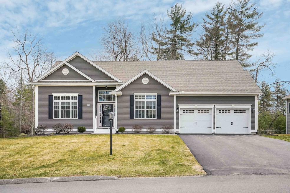 7 Falling Leaf Dr, Londonderry, NH 03053 - photo 1