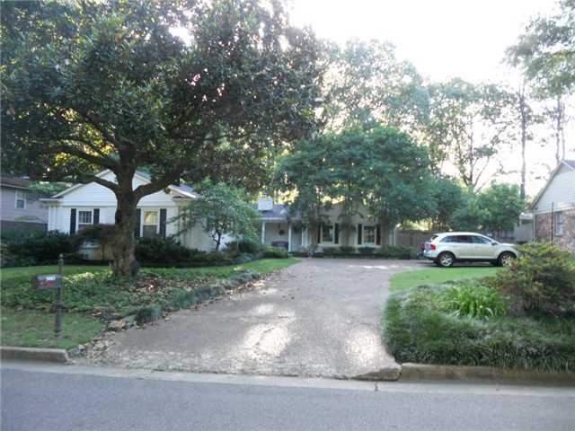 Spacious 3000 sq.ft. cottage, beautifully landscap