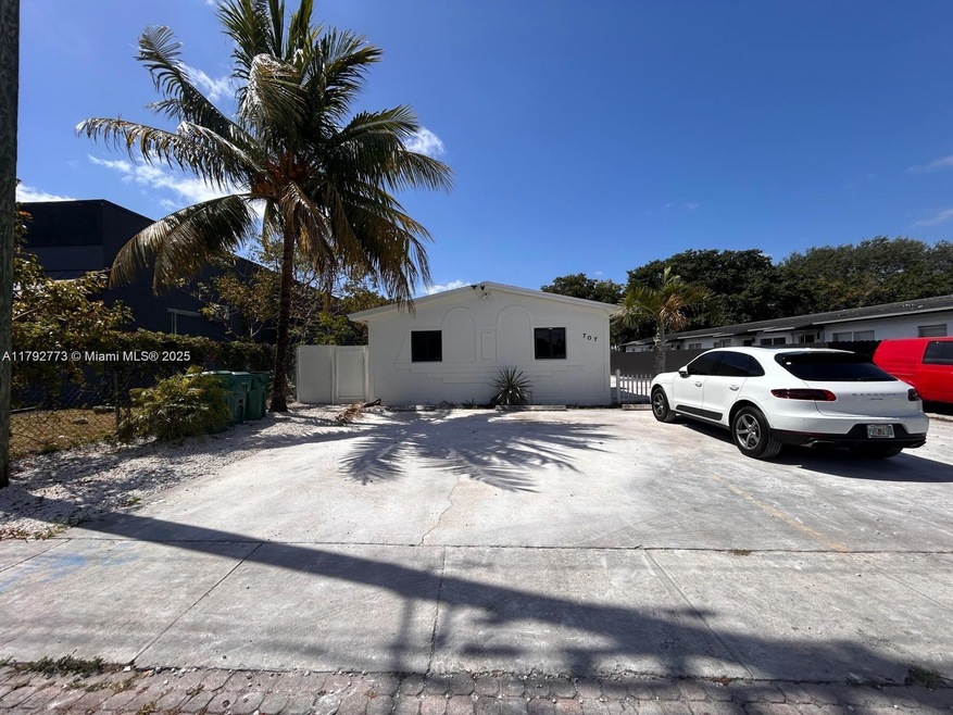 707 SW 10th St unit 1-4, Dania, FL 33004 - photo 1