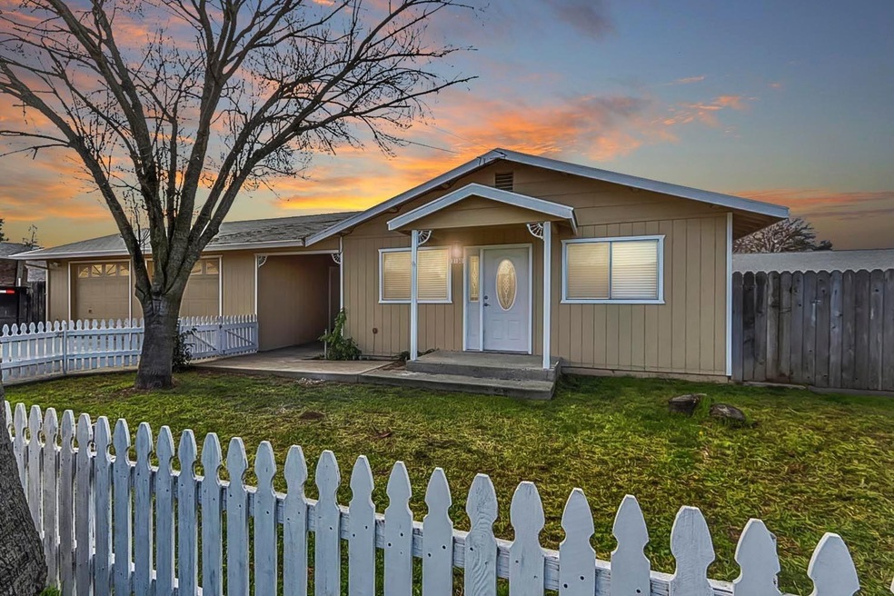 Welcome Home!! White picket fence and charming det