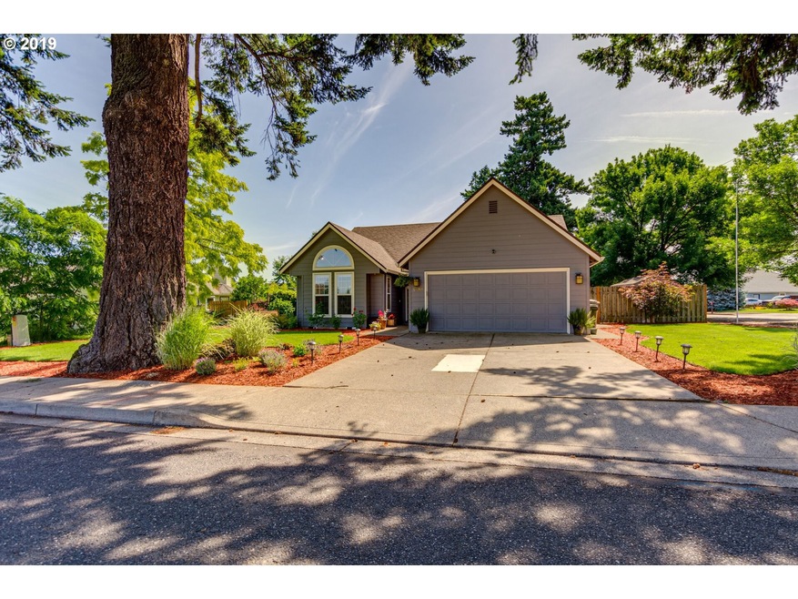 1720 N Locust St, Canby, OR 97013 - photo 1