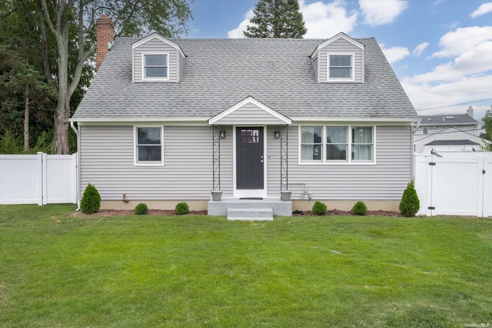 272 Well Ct, Seaford, NY 11783 - photo 1