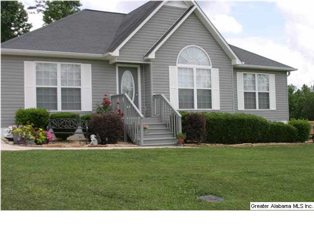 PRETTY VINYL SIDING HOME LOCATED ON A GREAT LOT
