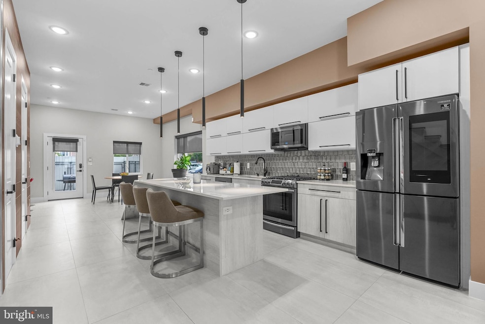 139 W Jefferson St, Philadelphia, PA 19122 - photo 1