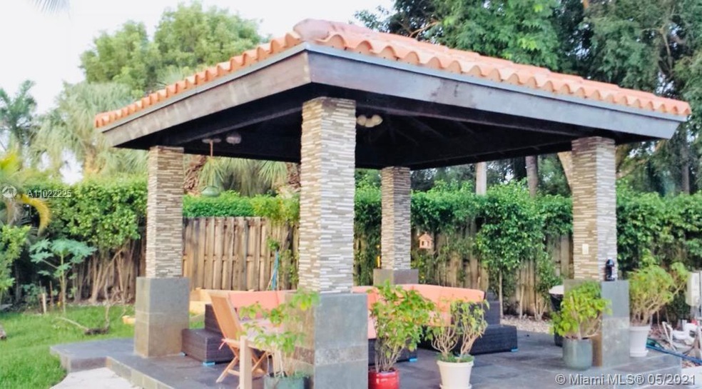 11091 NW 70th St, Doral, FL 33178 - photo 1