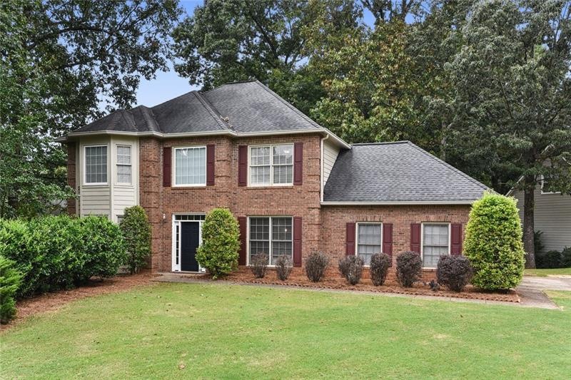 10655 Pinewalk Forest Cir, Alpharetta, GA 30022 - photo 1