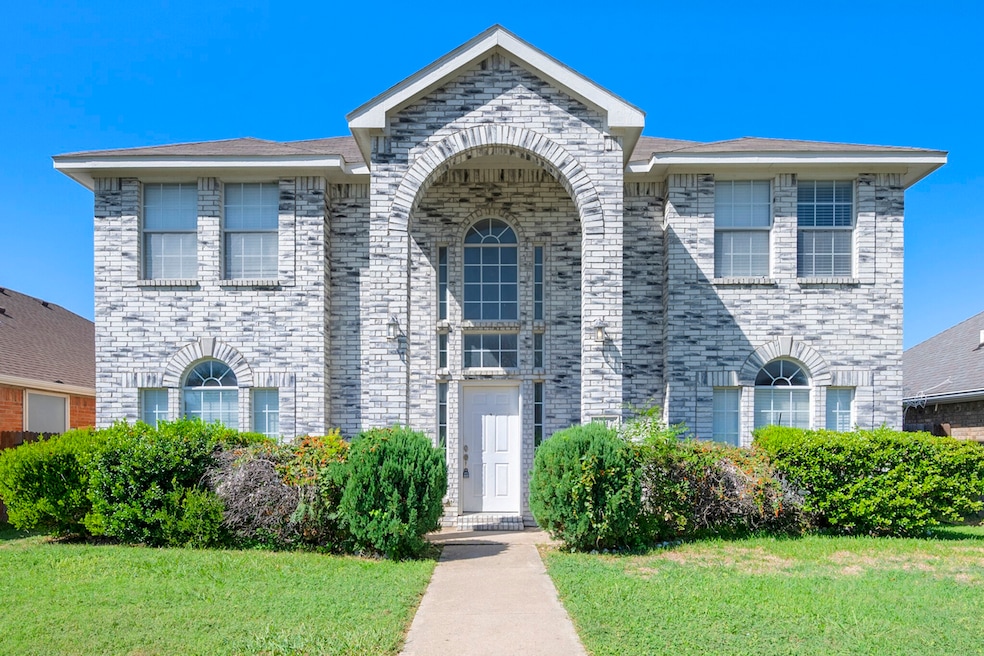 6917 Club Creek Dr, Fort Worth, TX 76137 - photo 1