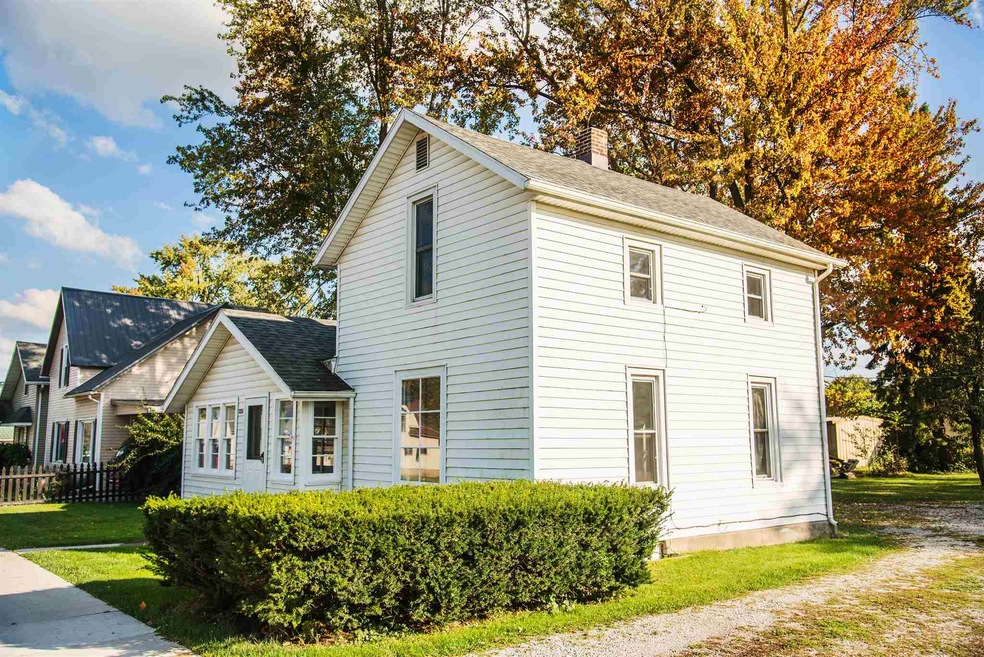 226 E Lake St, Topeka, IN 46571 - photo 1