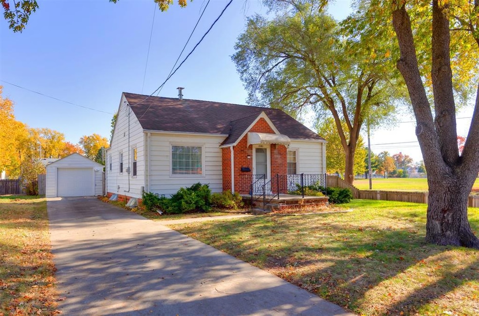 2301 50th St, Des Moines, IA 50310 - photo 1