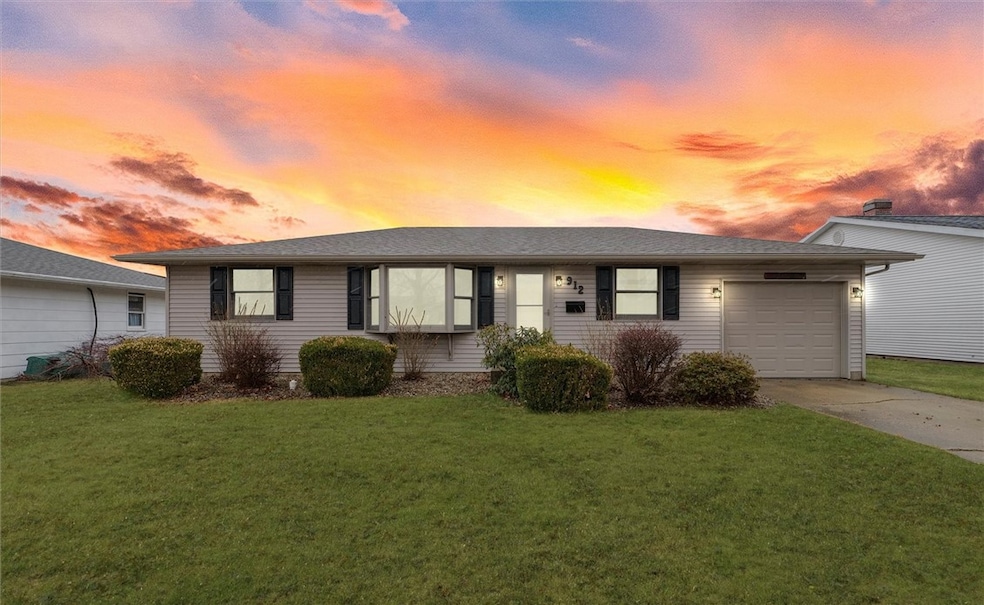 912 N 30th St, Mattoon, IL 61938 - photo 1