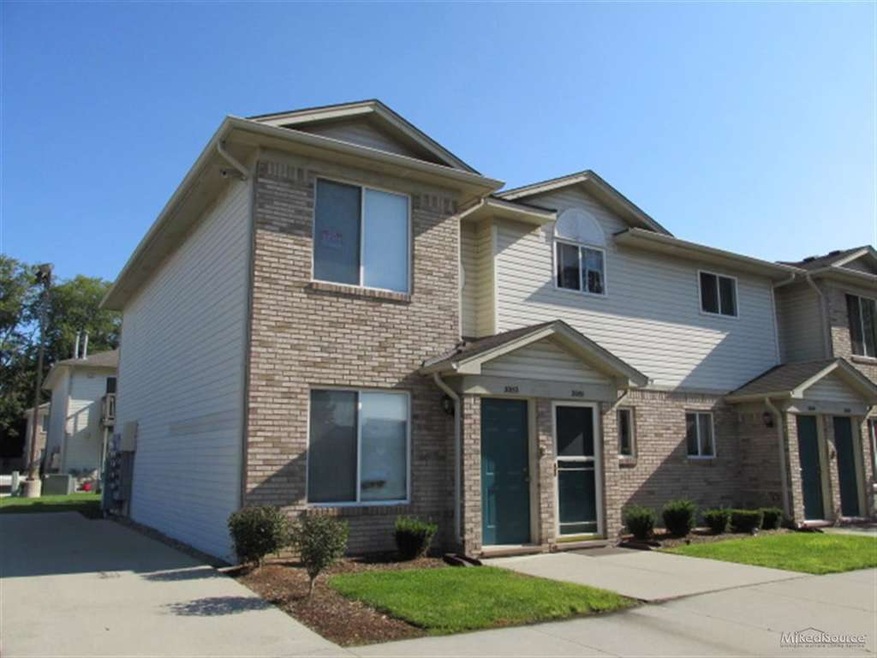 30152 Wedgewood Cir unit 69, Roseville, MI 48066 - photo 1