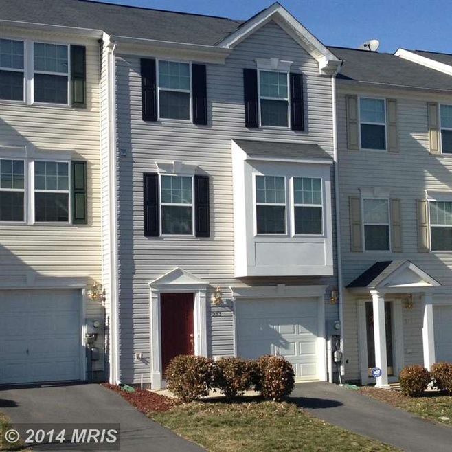 233 Scarboro Dr, Bunker Hill, WV 25413 - photo 1