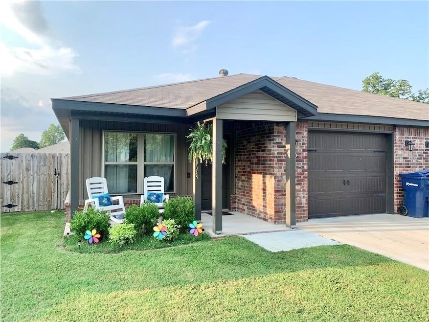 1703 E Central St, Siloam Springs, AR 72761 - photo 1