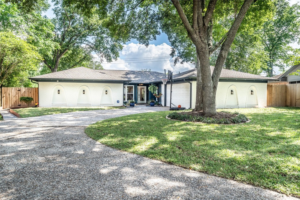 1015 Creekmont Dr, Houston, TX 77091 - photo 1