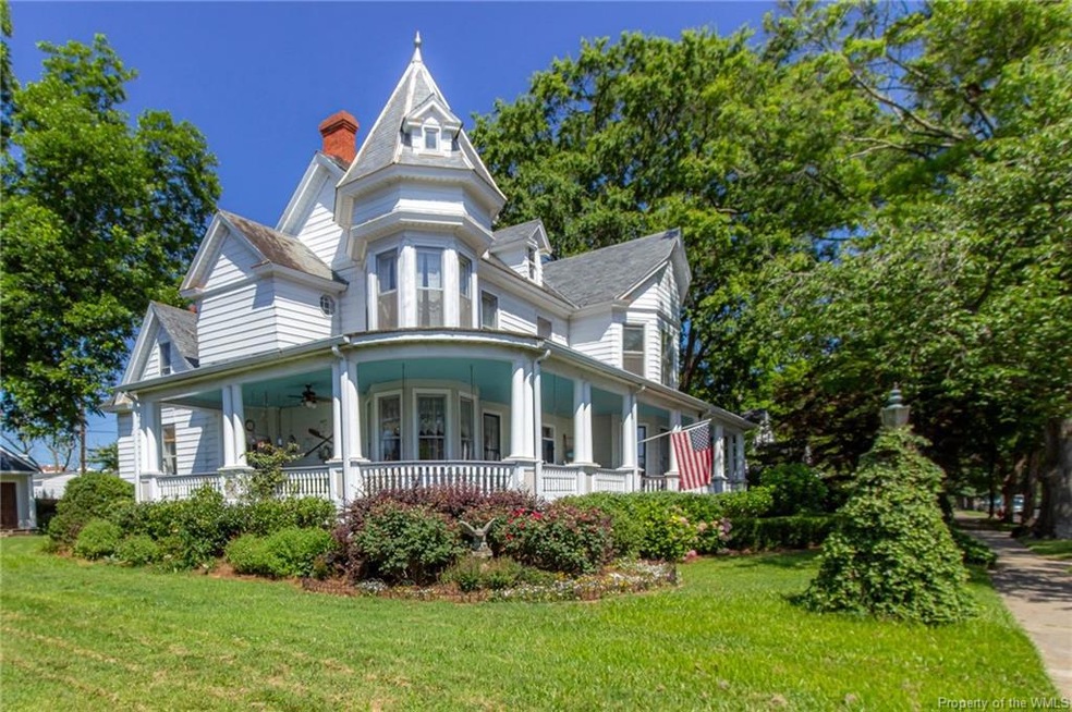 711 Lee St, West Point, VA 23181 - photo 1