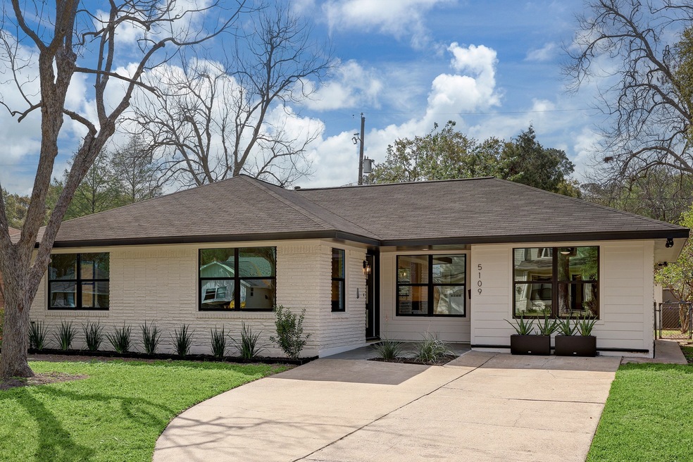 5109 Viking Dr, Houston, TX 77092 - photo 1