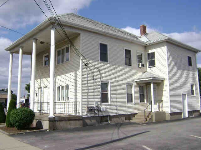 1487 Newport Ave, Pawtucket, RI 02861 - photo 1