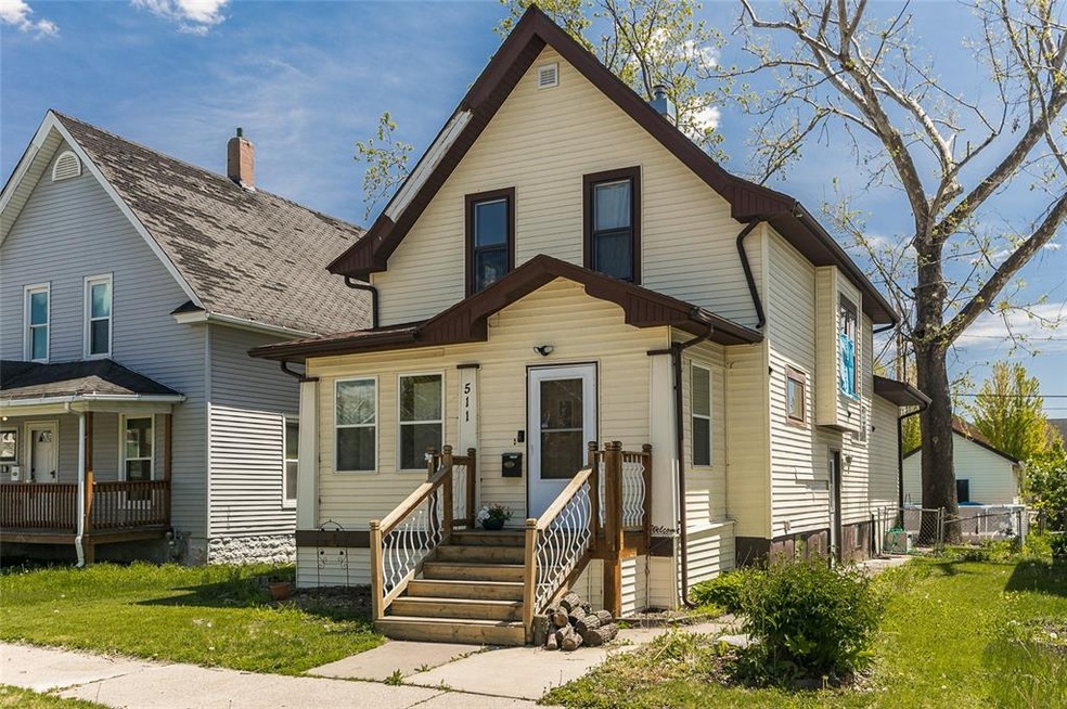 511 B Ave NW, Cedar Rapids, IA 52405 - photo 1