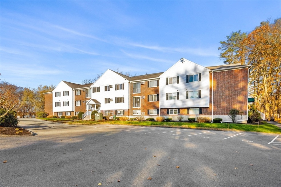 25 Clarks Rd unit 208, Amesbury, MA 01913 - photo 1