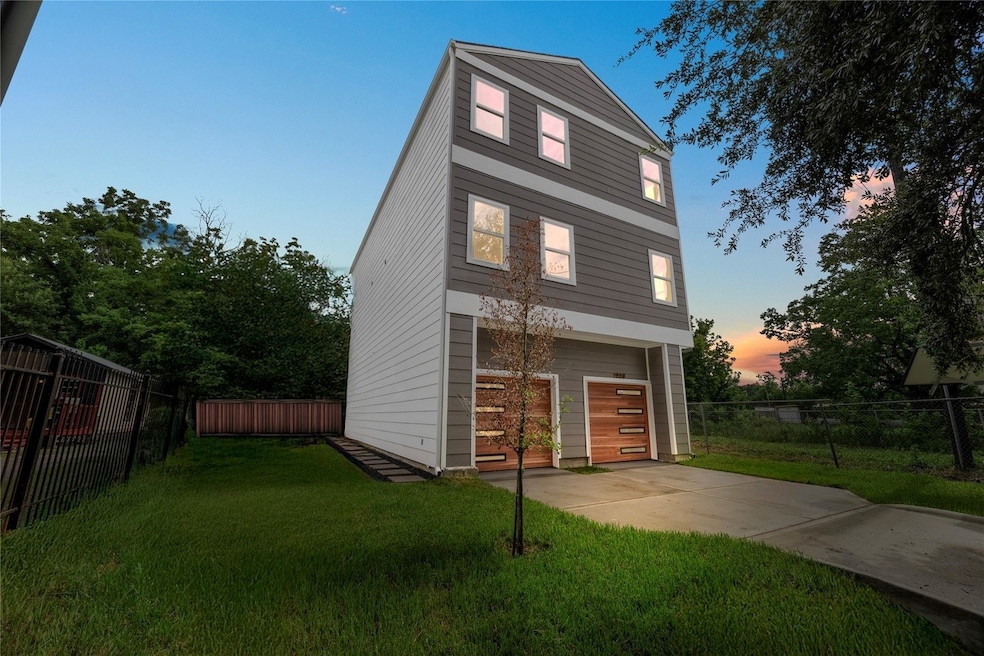 955 Elkhart St unit A, Houston, TX 77091 - photo 1