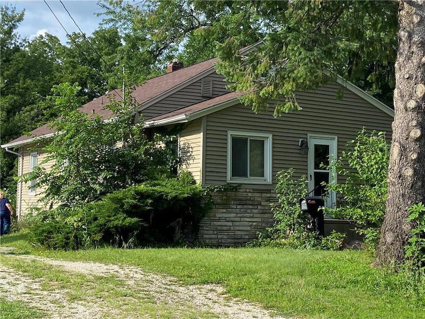 1717 Leland Ave, Des Moines, IA 50315 - photo 1