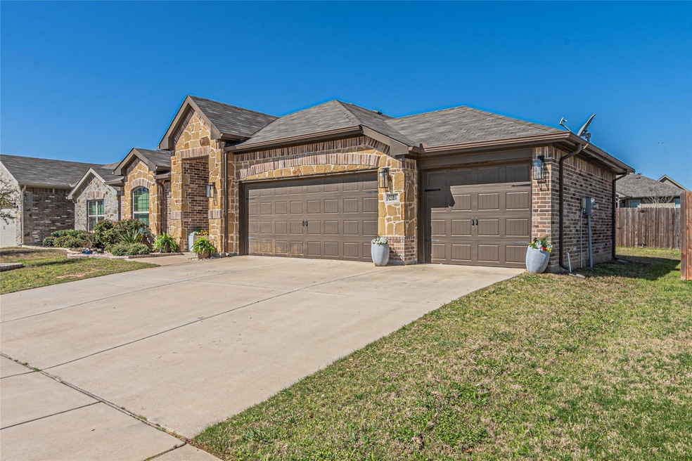 2524 Weatherford Heights Dr, Weatherford, TX 76087 - photo 1