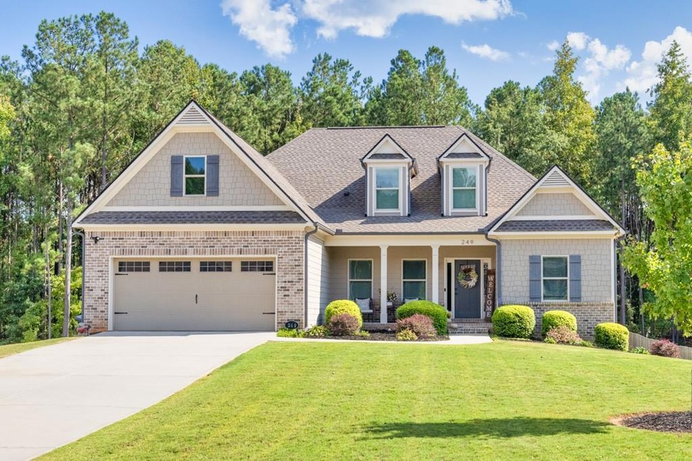 View of front of home featuring a front lawn and a
