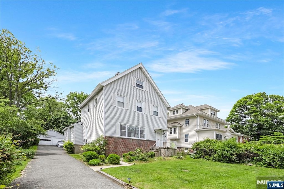 10 E Bayview Ave unit 2, Englewood Cliffs, NJ 07632 - photo 1