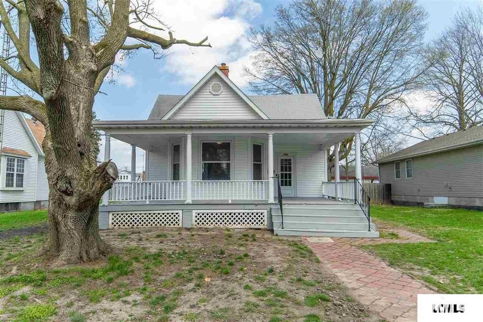 422 Wyatt Ave, Lincoln, IL 62656 - photo 1