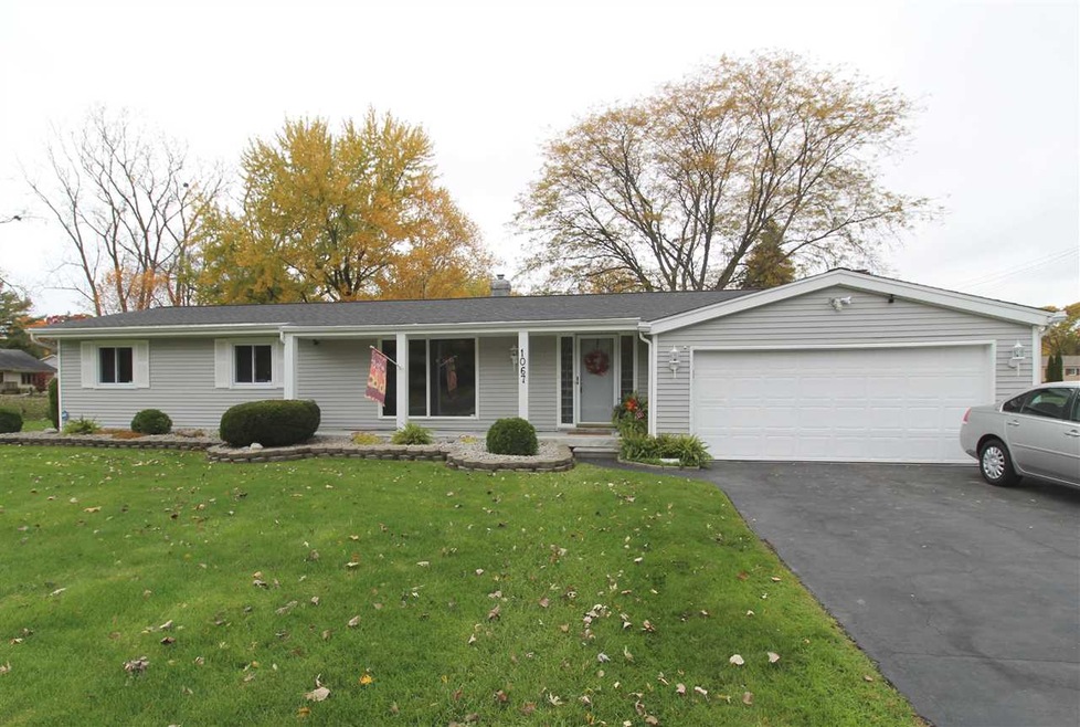 1067 Cora Dr, Flint, MI 48532 - photo 1