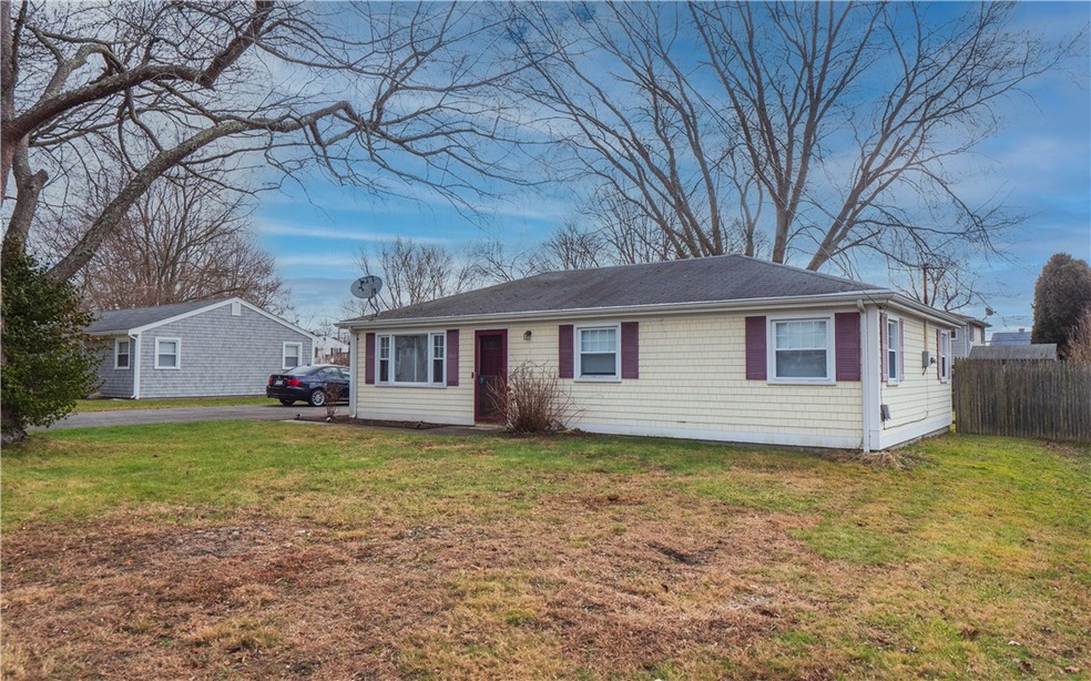 10 Reardon Dr, Middletown, RI 02842 - photo 1