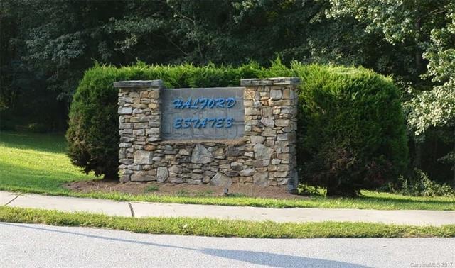 132 Halford Dr, Hendersonville, NC 28792 - photo 1