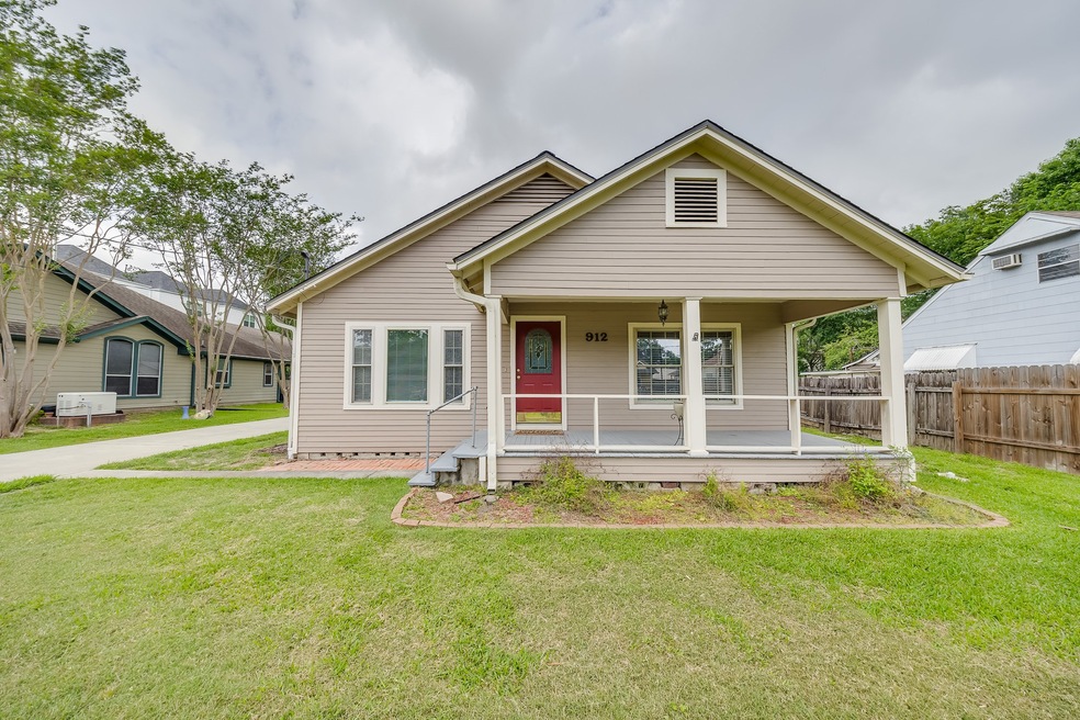 912 Thornton Rd, Houston, TX 77018 - photo 1