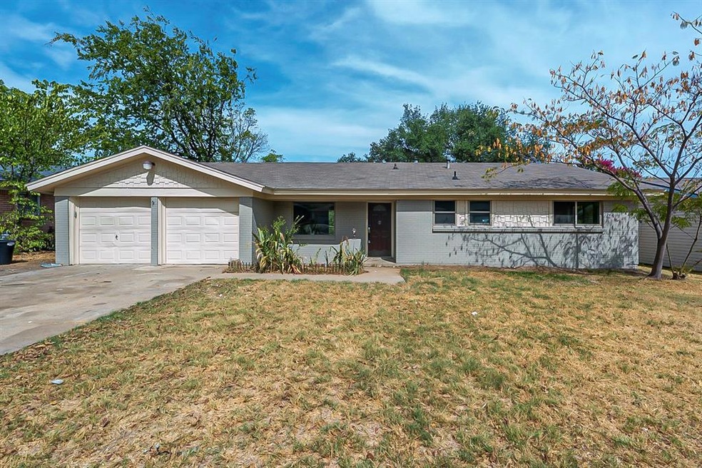 812 Mccurry Ave, Bedford, TX 76022 - photo 1