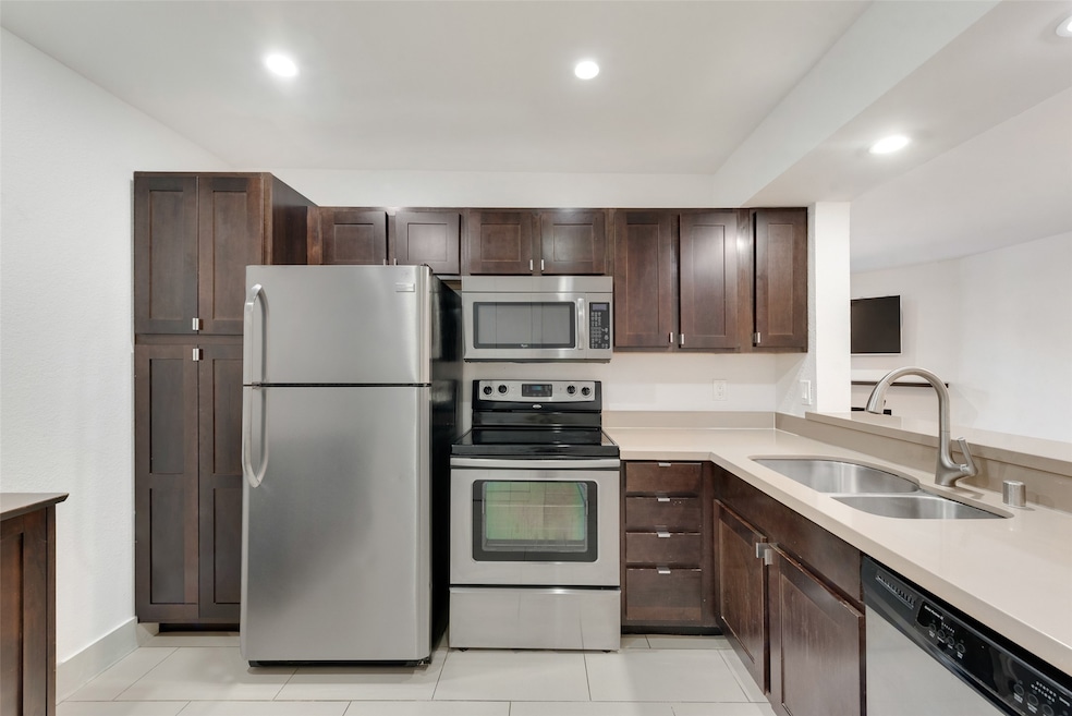 4777 Cedar Springs Rd unit 8G, Dallas, TX 75219 - photo 1