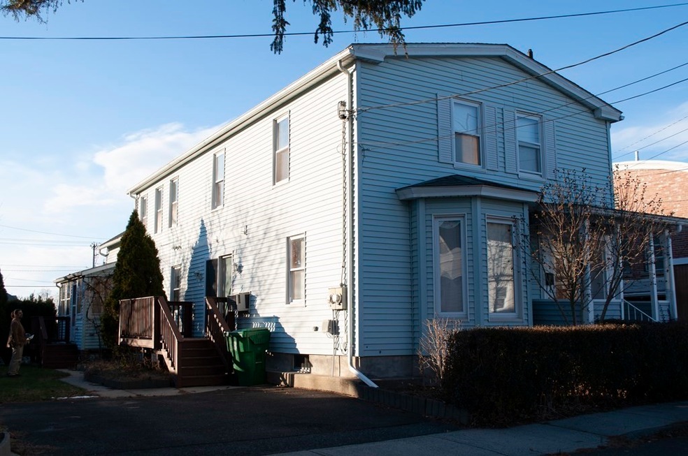 14 Wintworth St unit 1, Chicopee, MA 01013 - photo 1