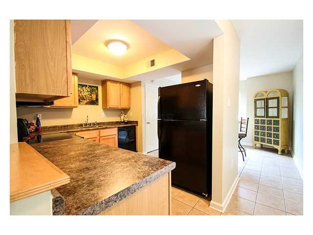 Open Plan and Granite-like Countertops, Roomy Pant