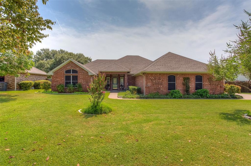 603 Aqua Vista Dr, Granbury, TX 76049 - photo 1