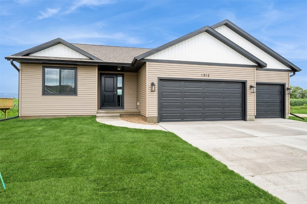 1312 Beringer Ct NE, Cedar Rapids, IA 69083 - photo 1