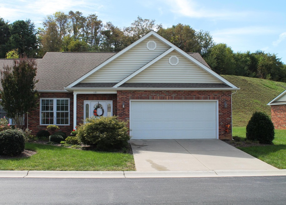 121 front exterior for mls