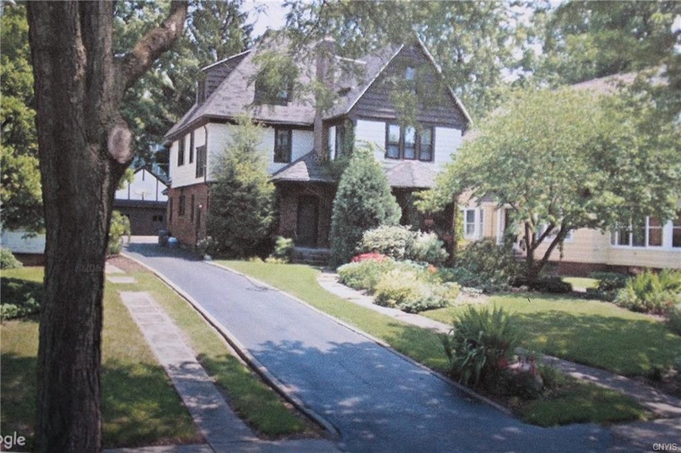 Welcome to 933 Comstock Ave in the Berkeley neighb