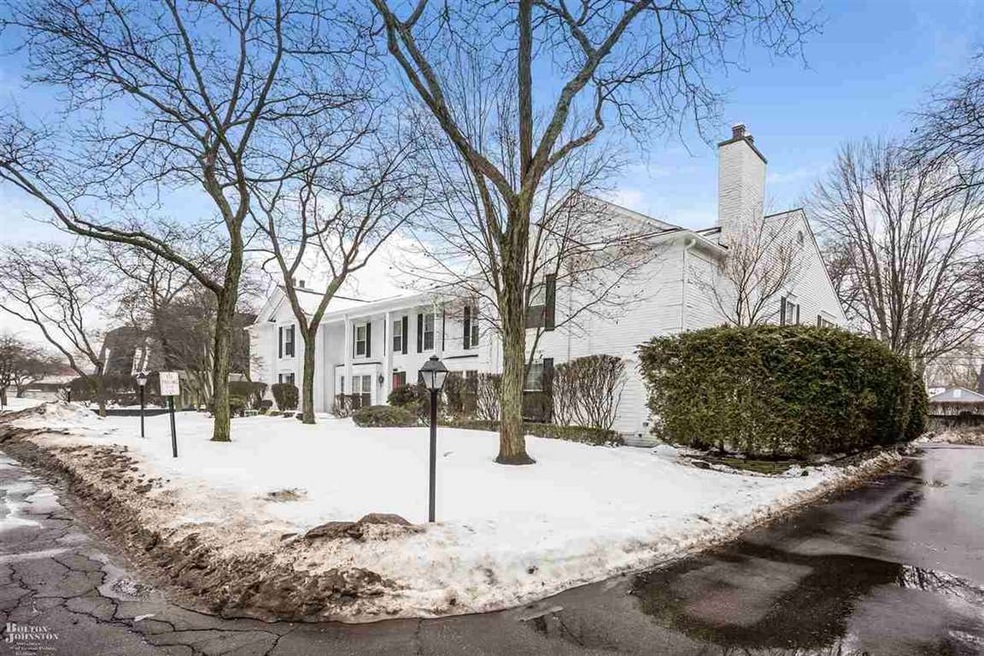 1999 Shorepointe Ln, Grosse Pointe Woods, MI 48236 - photo 1