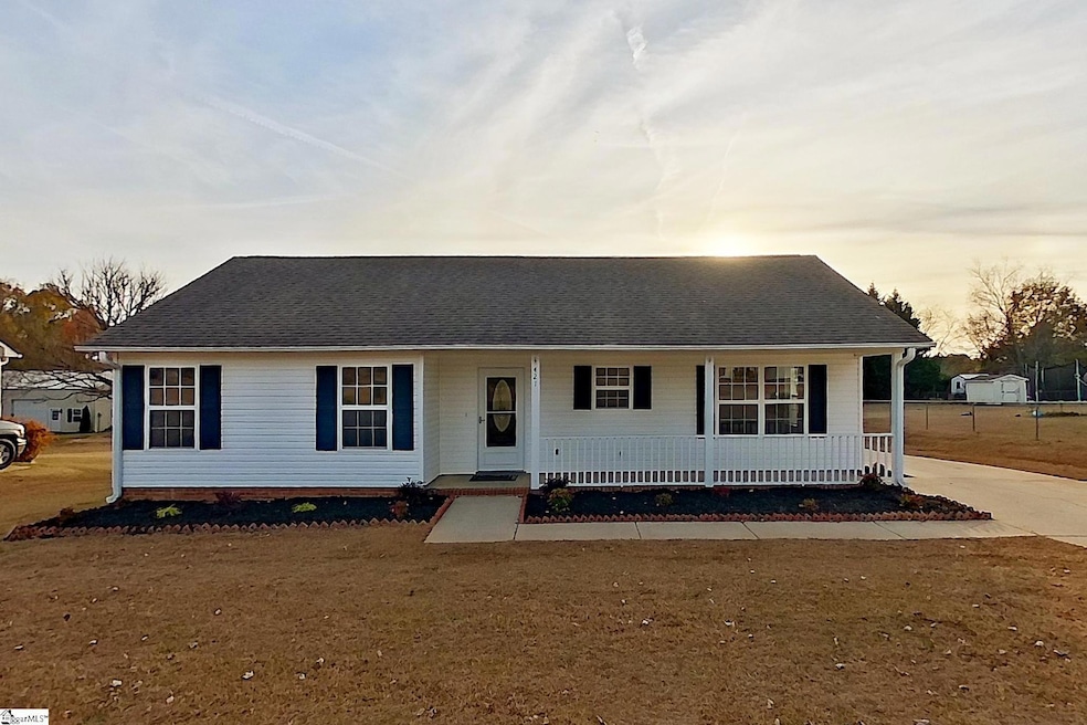 421 Mcfall Ct, Moore, SC 29369 - photo 1