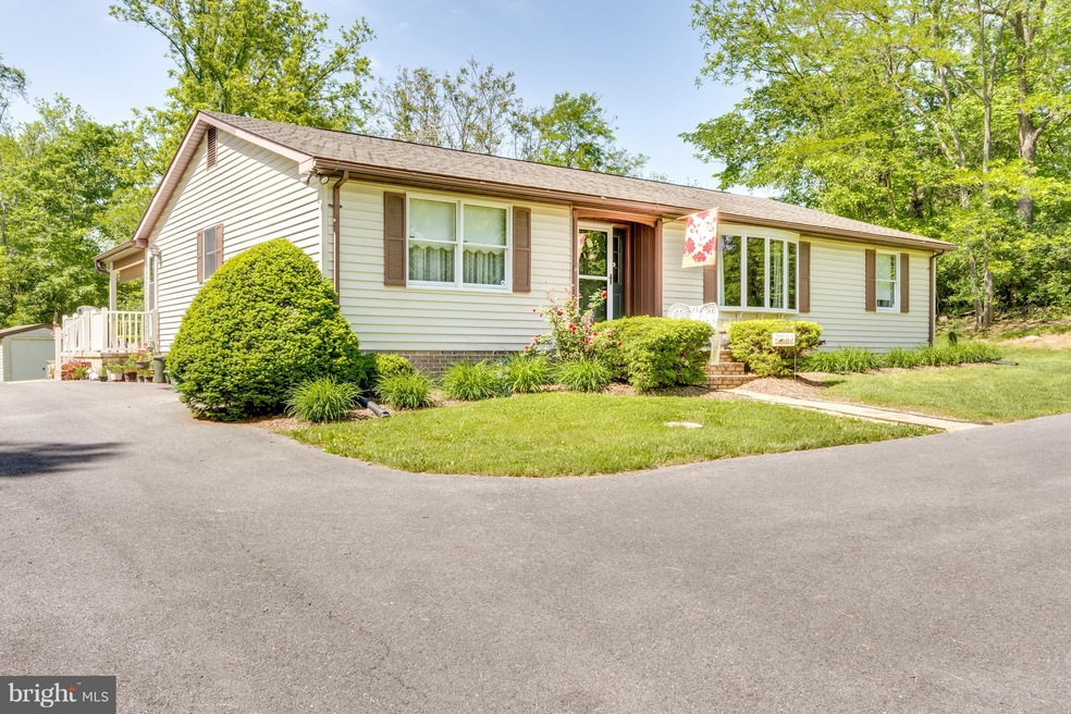 607 Fieldstone Dr, Bunker Hill, WV 25413 - photo 1