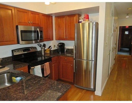 7 Henchman St unit 405, Boston, MA 02113 - photo 1