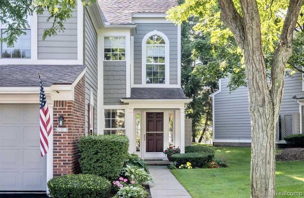 1916 Eagle Pointe, Bloomfield Hills, MI 48304 - photo 1